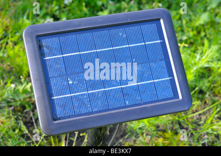 Solarmodul im Garten Stockfoto