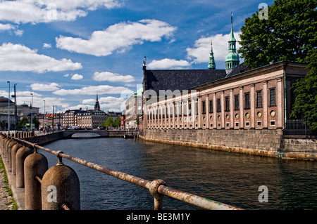 Blick entlang eines Kanals in das Stadt Zentrum, Kopenhagen, Dänemark, Skandinavien, Europa Stockfoto