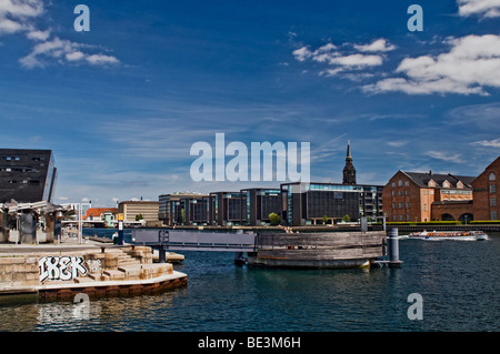 Blick von der königlichen Bibliothek, der "schwarze Diamant" über den Kanal zum Viertel Christianshavn, Kopenhagen, Dänemark, skandina Stockfoto