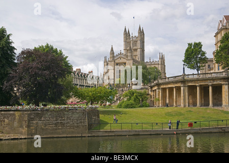 Fluß Avon, Abtei und Parade Gardens, Bath, Somerset, Cotswolds, England, Juli 2009 Stockfoto