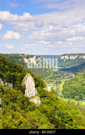 Blick auf das obere Donautal-Tal zum Schloss Werenwag, Landkreis Sigmaringen, Baden-Württemberg, Deutschland, Europa Stockfoto