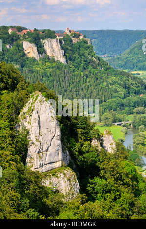 Blick auf das obere Donautal-Tal zum Schloss Werenwag, Landkreis Sigmaringen, Baden-Württemberg, Deutschland, Europa Stockfoto