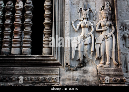Apsara-Tänzerinnen als ein Wandrelief in Angkor Wat, Angkor, Seam Reap, Kambodscha, Südost-Asien Stockfoto
