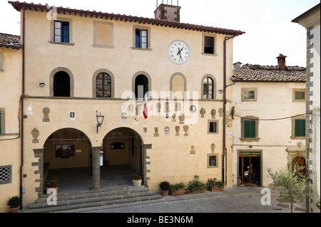 15.Jh. Palazzo Dell Podesta (heute das Rathaus) in der Mitte der alten Stadt von Radda in Chianti, Toskana, Italien Stockfoto