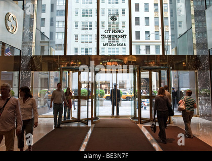 Eingang zu den Trump Tower an der Fifth Avenue von innen Manhattan, New York City, USA, Nordamerika Stockfoto