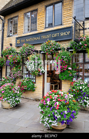 Der National Trust Souvenirladen in der historischen Stadt Wells, Grafschaft Somerset, England, Vereinigtes Königreich, Europa Stockfoto