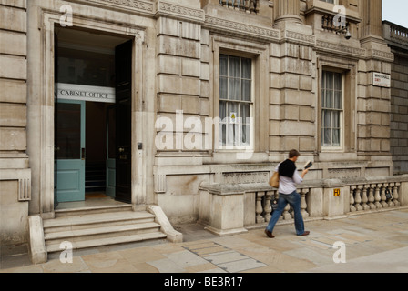 Eintritt in das Cabinet Office, Whitehall, London, England, Vereinigtes Königreich. Stockfoto