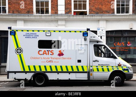 Kinder akute Transportdienst vor Katzen Büro London England UK Stockfoto