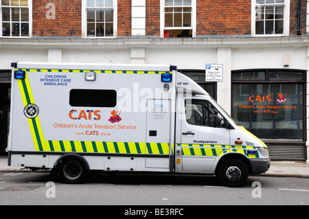 Kinder akute Transportdienst vor C.A.T Büros London England UK Stockfoto