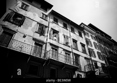 Italienische Gebäude. Schwarz / weiß Kontrastfarben. Stockfoto