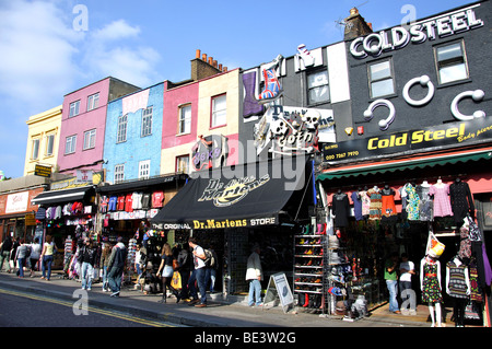 Dekorierte Shopfronts, Camden High Street, Camden Town, London Borough of Camden, London, England, Vereinigtes Königreich Stockfoto