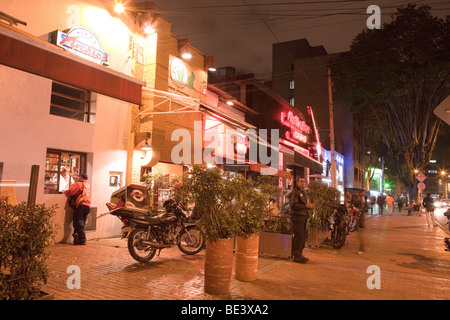 Zona Rosa in der Nacht, Bogota, Kolumbien Stockfoto