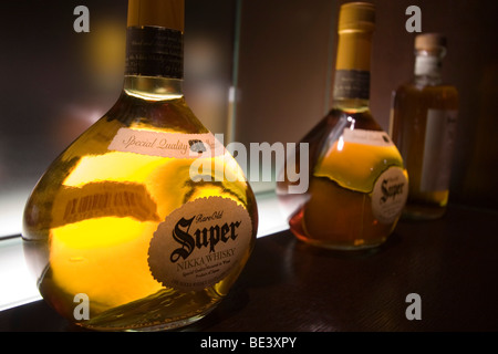 Nikka-Whiskey Flaschen auf Anzeige im Museum in Yoichi, Hokkaido, Japan. Stockfoto