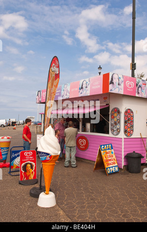 Eine Eis-Stall & Café am Strand von Hunstanton, North Norfolk, Großbritannien Stockfoto