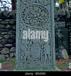 Der Grabstein von John Ruskins Grab in der Dorfkirche in Coniston Stockfoto