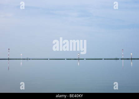 Ruhige und ruhige Meer an einem warmen Tag Stockfoto