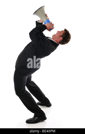 Geschäftsmann schreiend auf einem Megaphon vor einem weißen Hintergrund isoliert Stockfoto