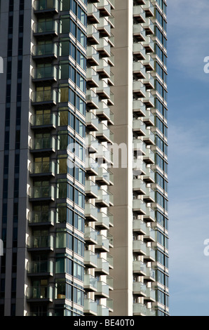 Ein Turm-Wohnhaus im Herzen von der Canary Wharf Bezirk von London Docklnads, UK. Stockfoto