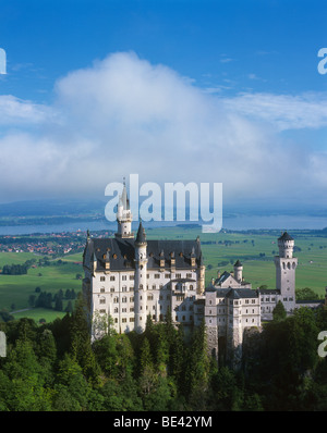 Deutschland, Bayern, Hohenschwangau; Blick auf das Schloss Neuschwanstein von der Marienbrücke aus gesehen Stockfoto