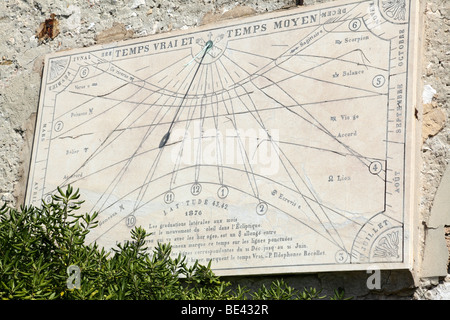 Sonnenuhr auf das Franziskanerkloster Wand Aromaten Cimiez Nizza, Südfrankreich Stockfoto