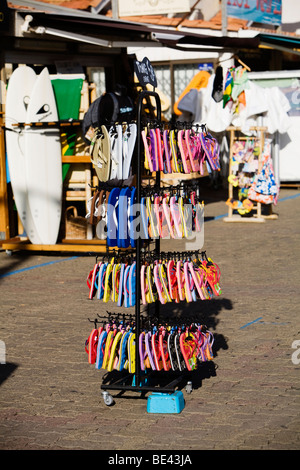 Flip Flops für Verkauf in einem Strand-Shop in Lacanau-Ocean entlang der Atlantikküste Süd Westen Frankreichs in der Region Bordeaux Stockfoto