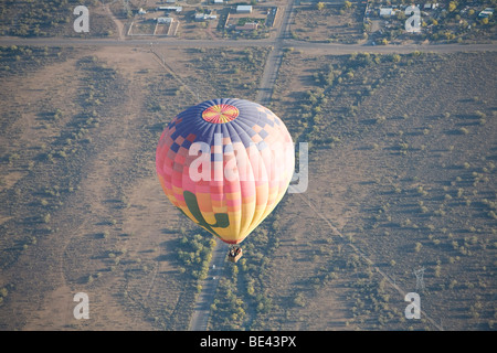 Ballonfahrt über die Wüste in Phoenix Arizona Stockfoto