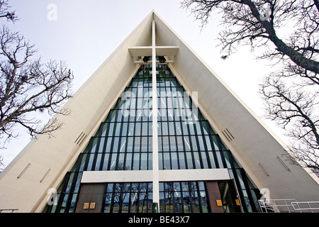 Eismeerkathedrale in Tromsø, Norwegen, steigt in die Luft wie ein Berg aus Eis 120 Fuß (36 m). Stockfoto