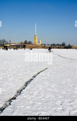 Zugefrorenen Newa im Winter, St. Petersburg, Russland Stockfoto