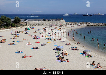 La Gravette Hauptstrand von Antibes in der Nähe der Altstadt südlich von Frankreich Stockfoto