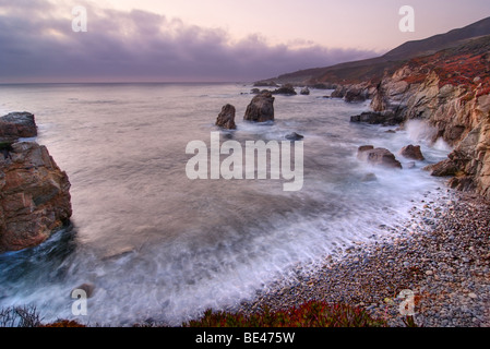 Blick auf die felsige Küste von Soberanes Point im Garrapata State Park. Stockfoto