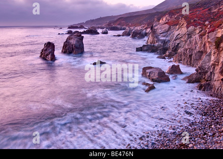 Blick auf die felsige Küste von Soberanes Point im Garrapata State Park. Stockfoto