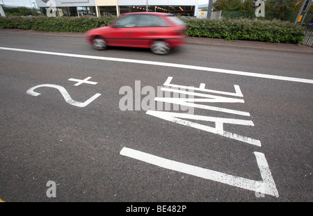 Eine experimentelle Car-sharing-Spur im Bereich Castle Bromwich von Birmingham für Verkehr inbound in die Innenstadt. Stockfoto