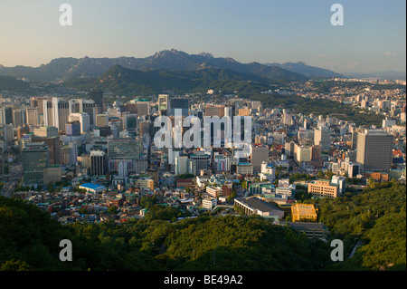 Südkorea, Seoul; Panoramablick über die Stadt vom Namsan Berg Stockfoto