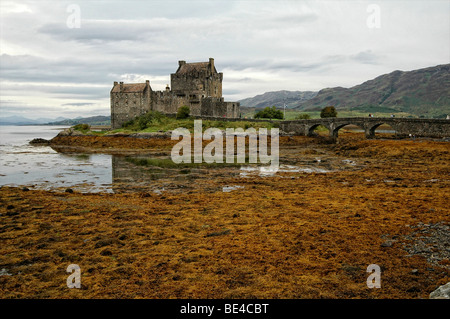 Eilean Donan Castle, der Stammsitz des schottischen MacRae-Clans, in der Nähe von Dornie, Schottland, UK, Europa Stockfoto