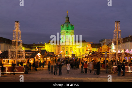 Berlin. Weihnachtsmarkt bin Schloss Charlottenburg. Weihnachtsmarkt am Schloss Charlottenburg. Stockfoto