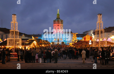 Berlin. Weihnachtsmarkt bin Schloss Charlottenburg. Weihnachtsmarkt am Schloss Charlottenburg. Stockfoto