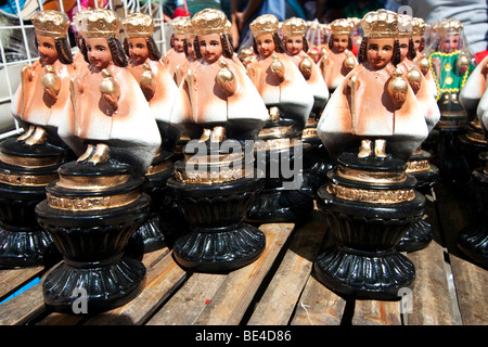 Sto. Nino religiöse Bilder an einem Straßenrand stall neben der Kirche. Stockfoto