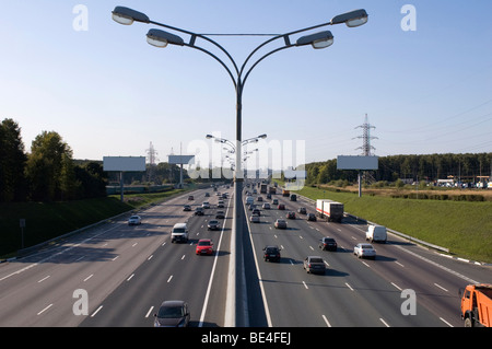 Moskauer Autobahn in den Tag - Verkehr Stockfoto