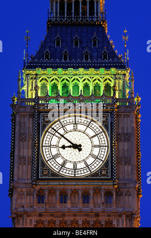 Detail auf den Uhrturm Big Ben, Westminster-Palast bei Nacht, London, England, United Kingdom, Europe Stockfoto