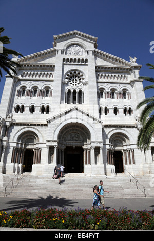 Fassade der Kathedrale von Monaco erbaut 1875 mit weißen Steinen von la Turbie Monaco Südfrankreich Stockfoto