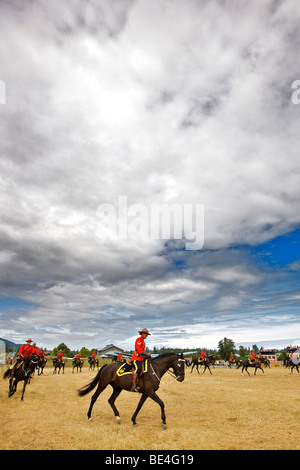 RCMP Offiziere bei der RCMP Musical Ride anzeigen in Saanich BC Stockfoto