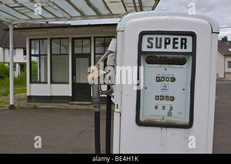 Verlassene Tankstelle in Trona, Mojave-Wüste, Kalifornien, USA Stockfoto, Bild: 9304386 - Alamy