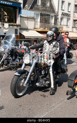 Harley Davidson Event, Biker in einem Skelett Anzug, Rüdesheim, Hessen, Deutschland, Europa Stockfoto