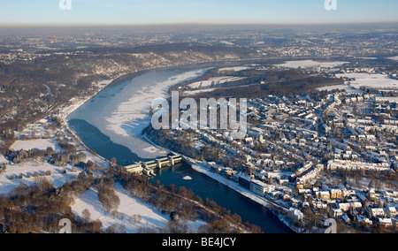 Foto-Antenne, ETUF Hügel, Baldeneysee, Baldeney See halb gefroren, Wehr, Essen, Ruhrgebiet, Nordrhein-Westfalen, Deutschland, Stockfoto