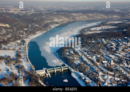 Foto-Antenne, ETUF Hügel, Baldeneysee, Baldeney See halb gefroren, Wehr, Essen, Ruhrgebiet, Nordrhein-Westfalen, Deutschland, Stockfoto