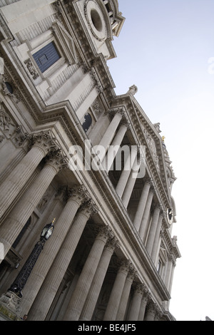 Aspekte der St. Pauls Kathedrale in London. Architektur-Sir Christopher Wren religiöse Wahrzeichen. Griechische und römische Einflüsse Perspektive. Stockfoto