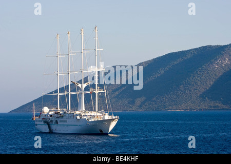 Wind Star Square manipuliert Kreuzfahrtschiff vor Anker in Bodrum, Türkei Stockfoto