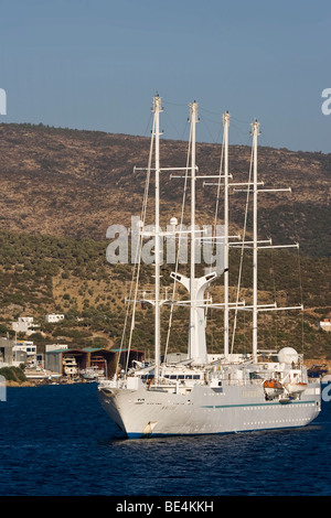 Wind Star Square manipuliert Kreuzfahrtschiff vor Anker in Bodrum, Türkei Stockfoto