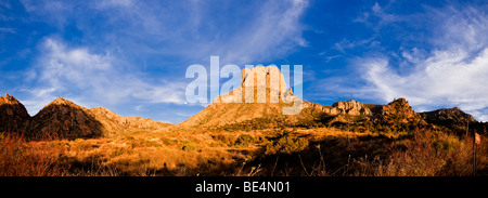 Mondaufgang über Casa Grande, Big Bend Nationalpark Stockfoto