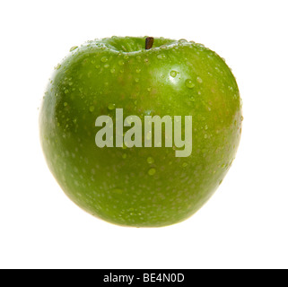 Frischer grüner Apfel Granny Smith bedeckt Wasser fällt über weiß Stockfoto